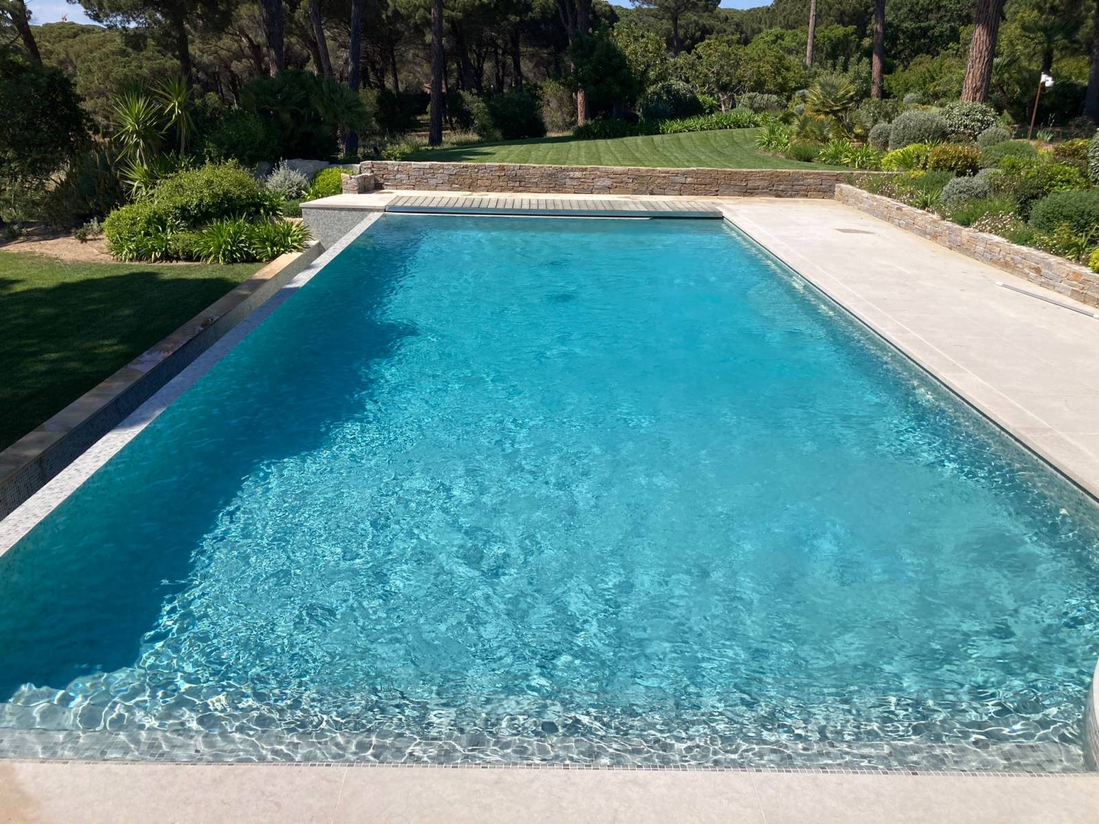 Renovation et entretien d'une piscine pour particulier à Cogolin