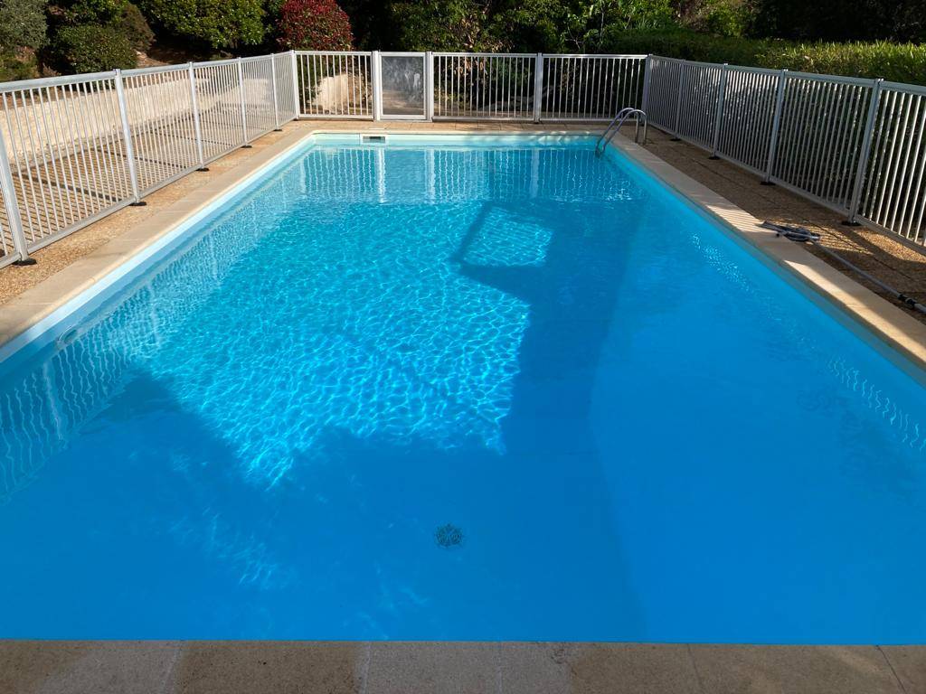 nettoyage de piscine dans une copropriété à Ramatuelle dans le golfe de St tropez