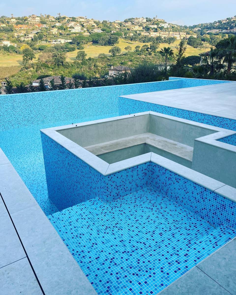 Construction de piscine sur-mesure à Saint-Tropez (83990) – Asensio Piscine
