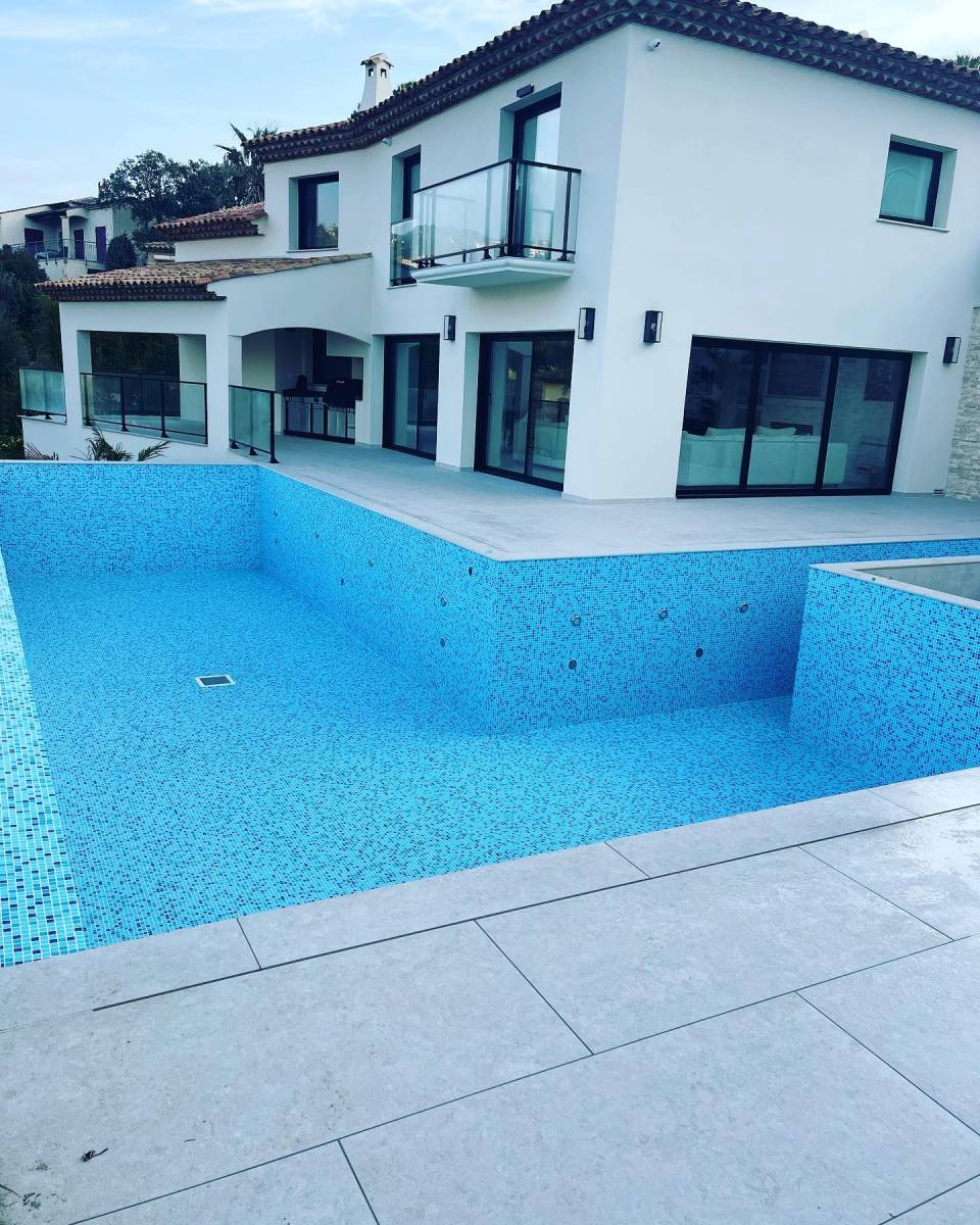 Construction de piscine sur-mesure à Saint-Tropez (83990) – Asensio Piscine