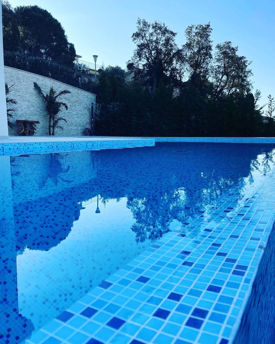 Construction de piscine sur-mesure à Saint-Tropez (83990) – Asensio Piscine