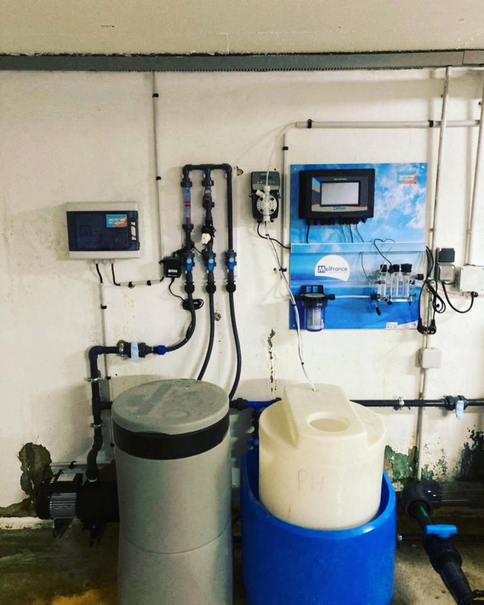 traitement de l'eau d'une piscine avec du chlore a Ste maxime