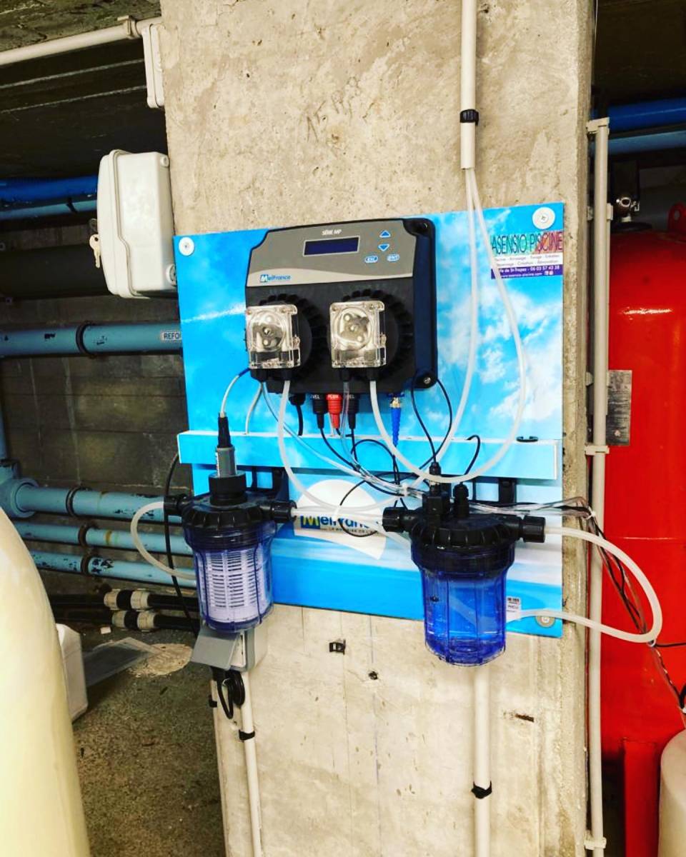 Entreprise pour traitement de l'eau d'une piscine au sel a Cogolin dans le Var