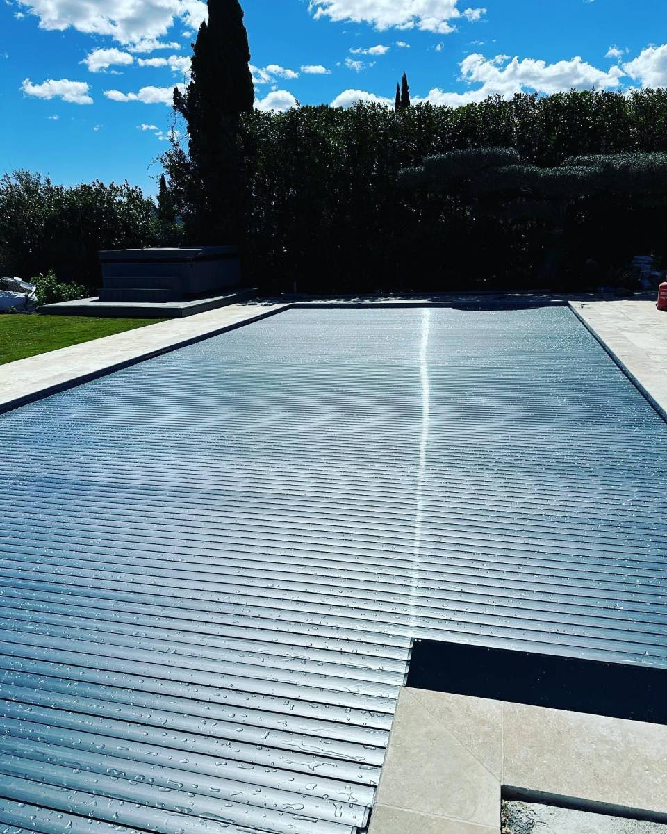 achat et installation de volets roulants pour piscine sur mesure a Cogolin dans le Var