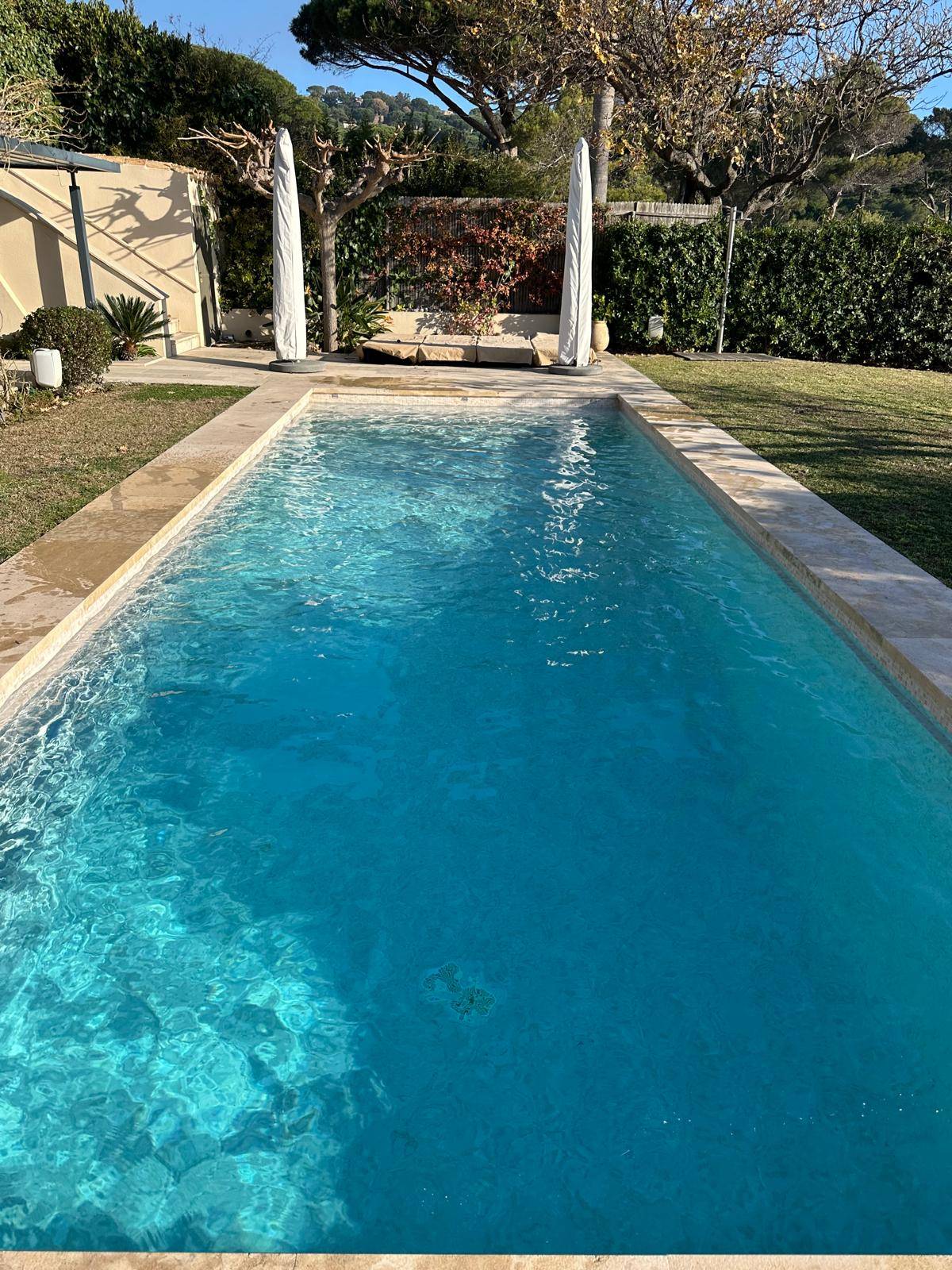 Faire nettoyer sa piscine par un professionnel à Grimaud dans le golfe de St Tropez