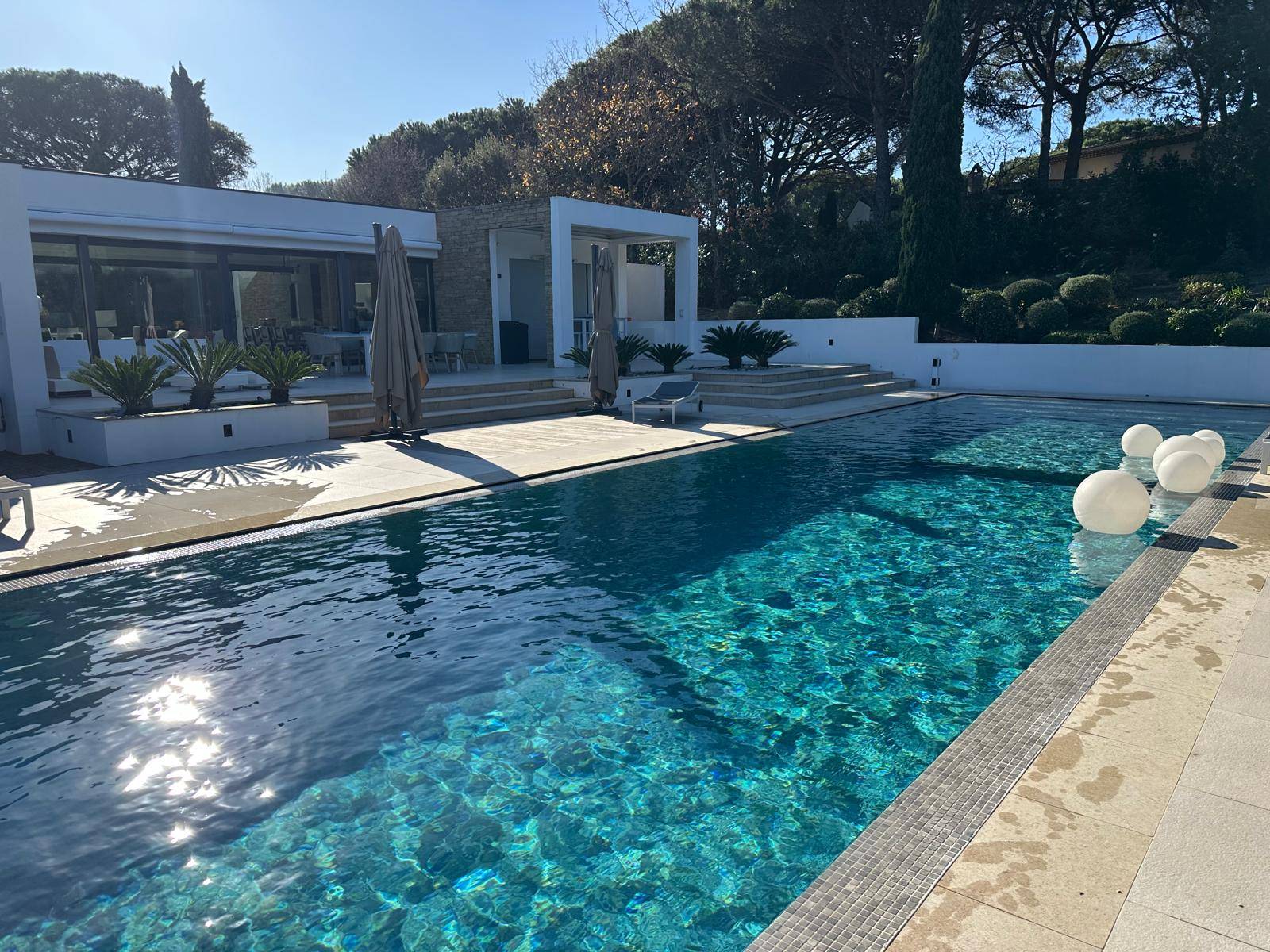 Entreprise d'entretien piscine pour l'hivernage a ste maxime dans le Var