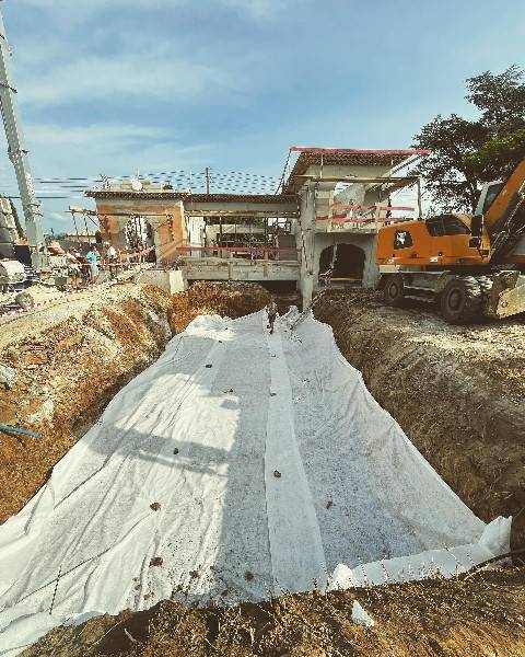 CREATION DE PISCINE SUR SAINT TROPEZ