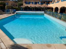 nettoyage de piscine dans une copropriété à Ramatuelle dans le golfe de St tropez