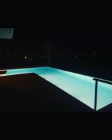 Pisciniste pour construction piscine en beton a debordement à St tropez