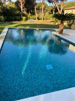 Faire nettoyer sa piscine par un professionnel à St tropez